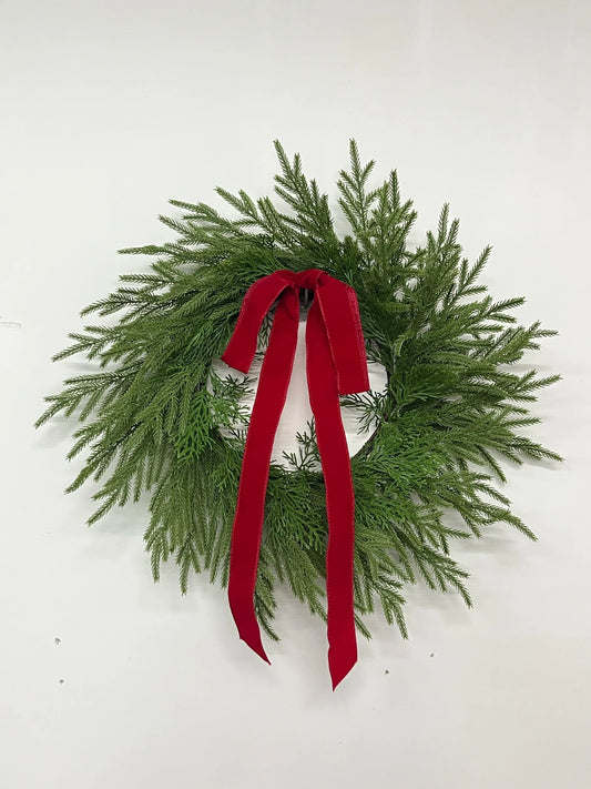 Couronne de pin Norfolk de 20 pouces avec nœud, couronnes vertes de pin de noël artificielles pour décoration de porte d'entrée de noël